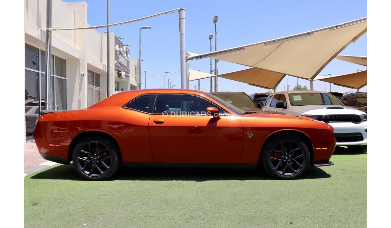 Dodge Challenger SXT Plus Dodge Challenge SXT /2020/USA/ V6