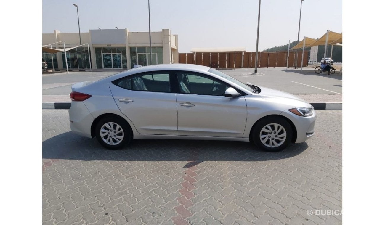 Hyundai Elantra SE _ Very Clean Car