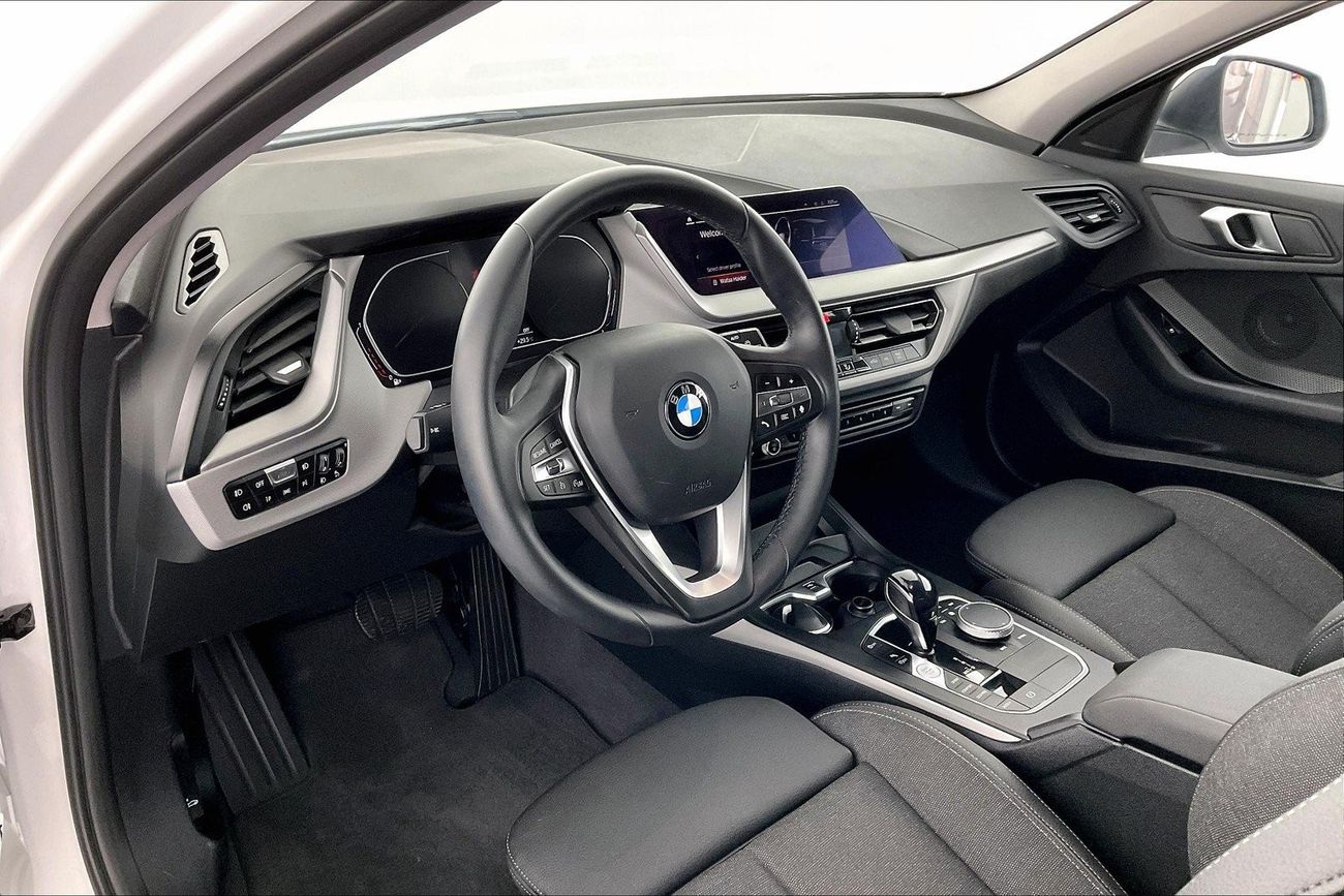 بي أم دبليو 120i Joy Edition | عرض العيد الحصري | خالية من أضرار الفيضانات