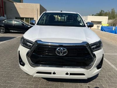 تويوتا هيلوكس Hilux 2.4 diesel Full option  Push start GCC