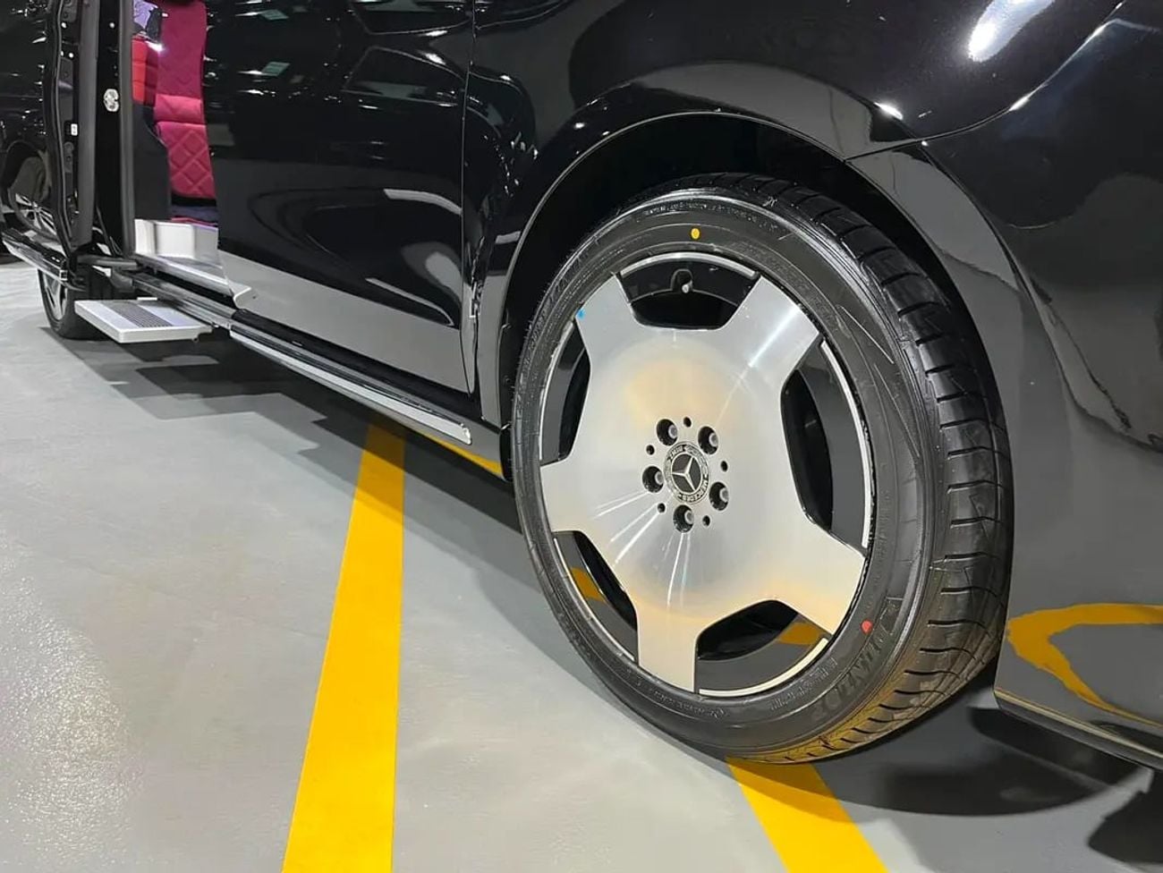 Mercedes-Benz V 300 ARRIVAL MODEL VIP MERCEDES GCC V300 with ADDITIONAL REAR AC - 2 Years Warranty by VLINE