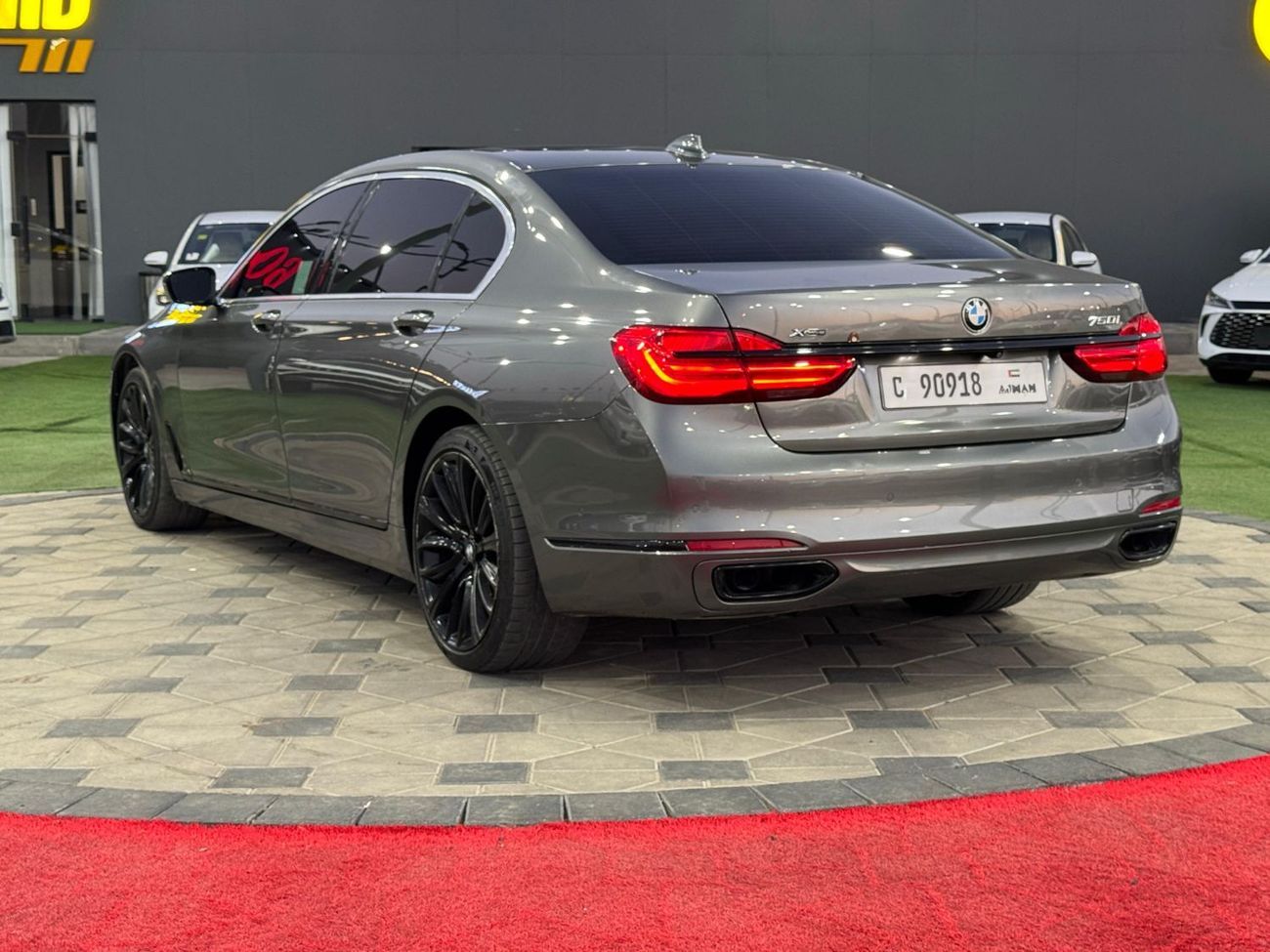 بي أم دبليو 750i 