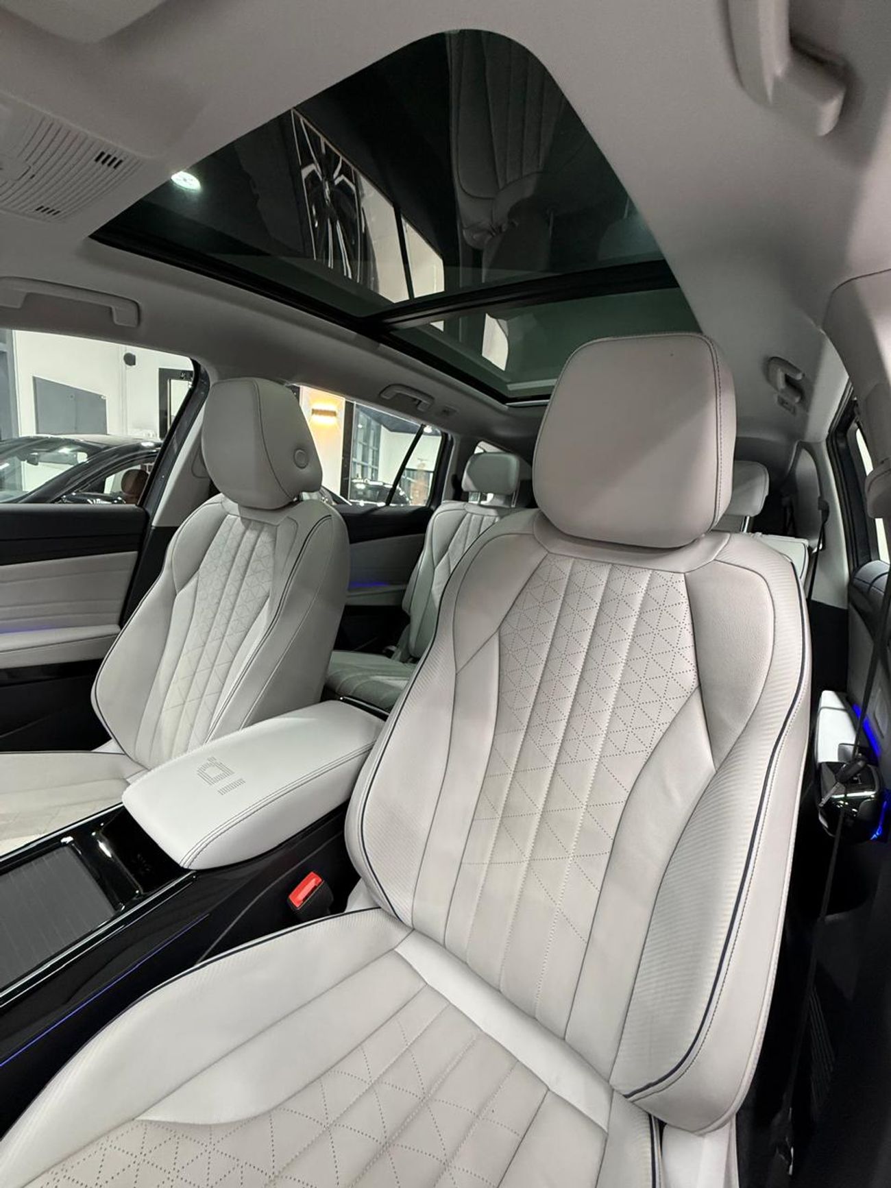 Volkswagen ID.6 Top Option, for UAE Registration