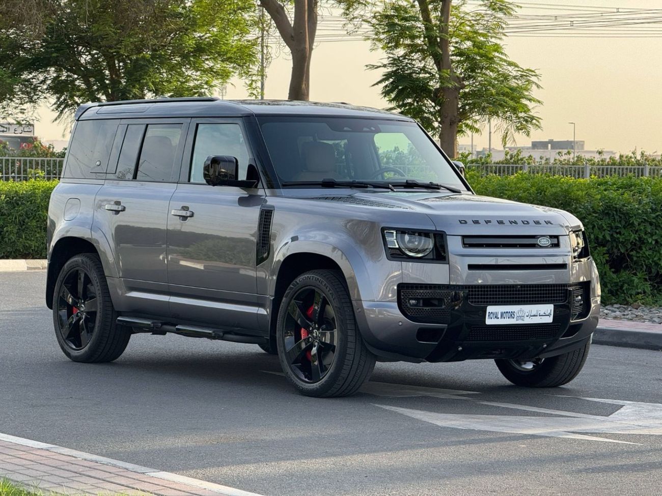 لاند روفر ديفندر 110 HSE P400 3.0L GERMAN SPEC NEAT AND CLEAN LESS KILOMETER