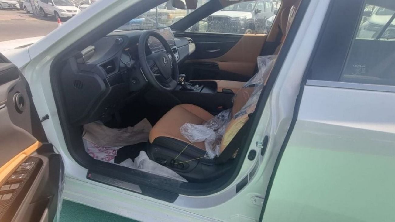 Lexus ES 300 2.5 L  HYBRIED  2024 MODEL GCC