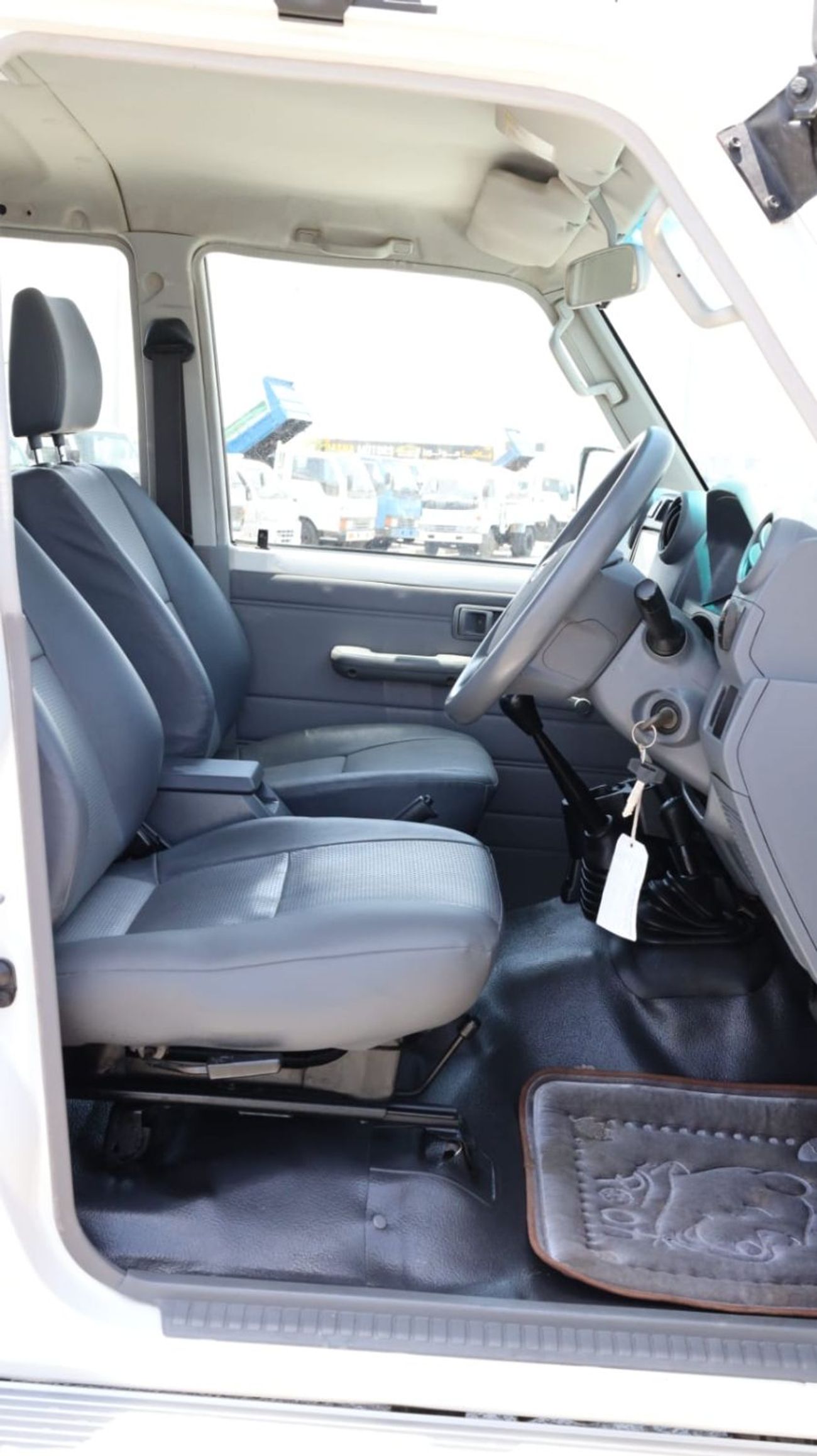 Toyota Land Cruiser Pick Up Double Cabin 4.5L 2014 TOYOTA LAND CRUISER DOUBLE CABIN