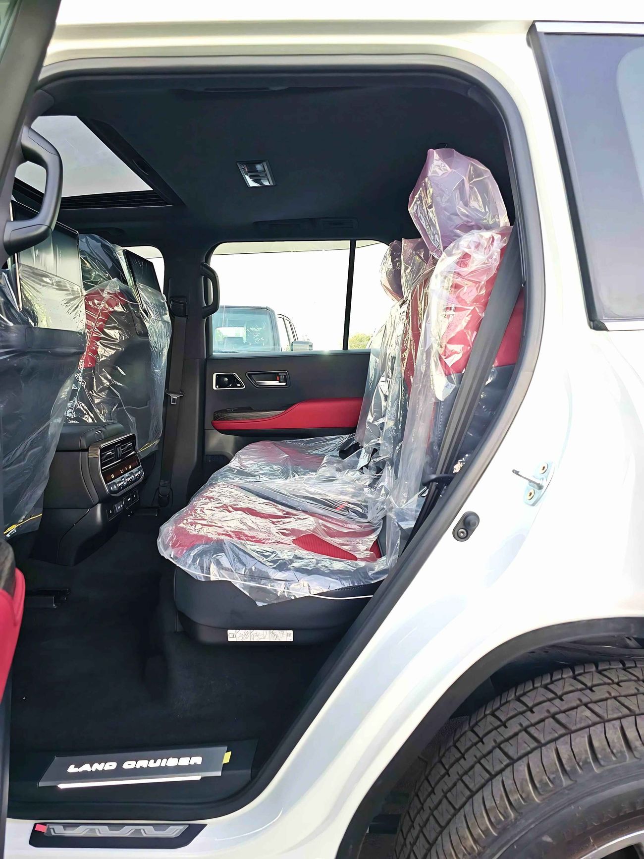 Toyota Land Cruiser VXR TWIN TURBO / EURO 4 / FULL OPTION / 3.5L V6 PETROL / BIG DVD / JBL SPKR / HEADUP / CODE # VXR3M)