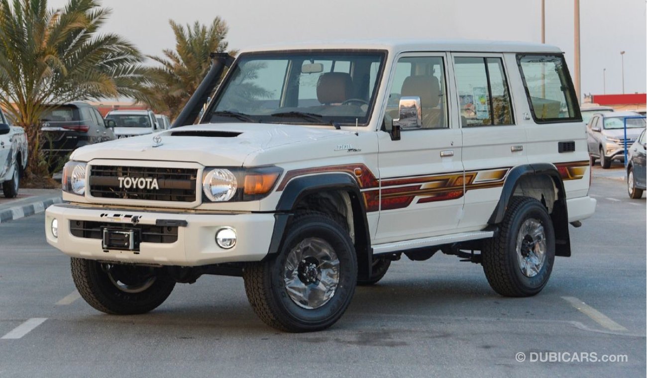 تويوتا لاند كروزر هارد توب Serie 76 Hardtop 5 puertas 4.5L Turbo Diesel edición 70 Aniversario