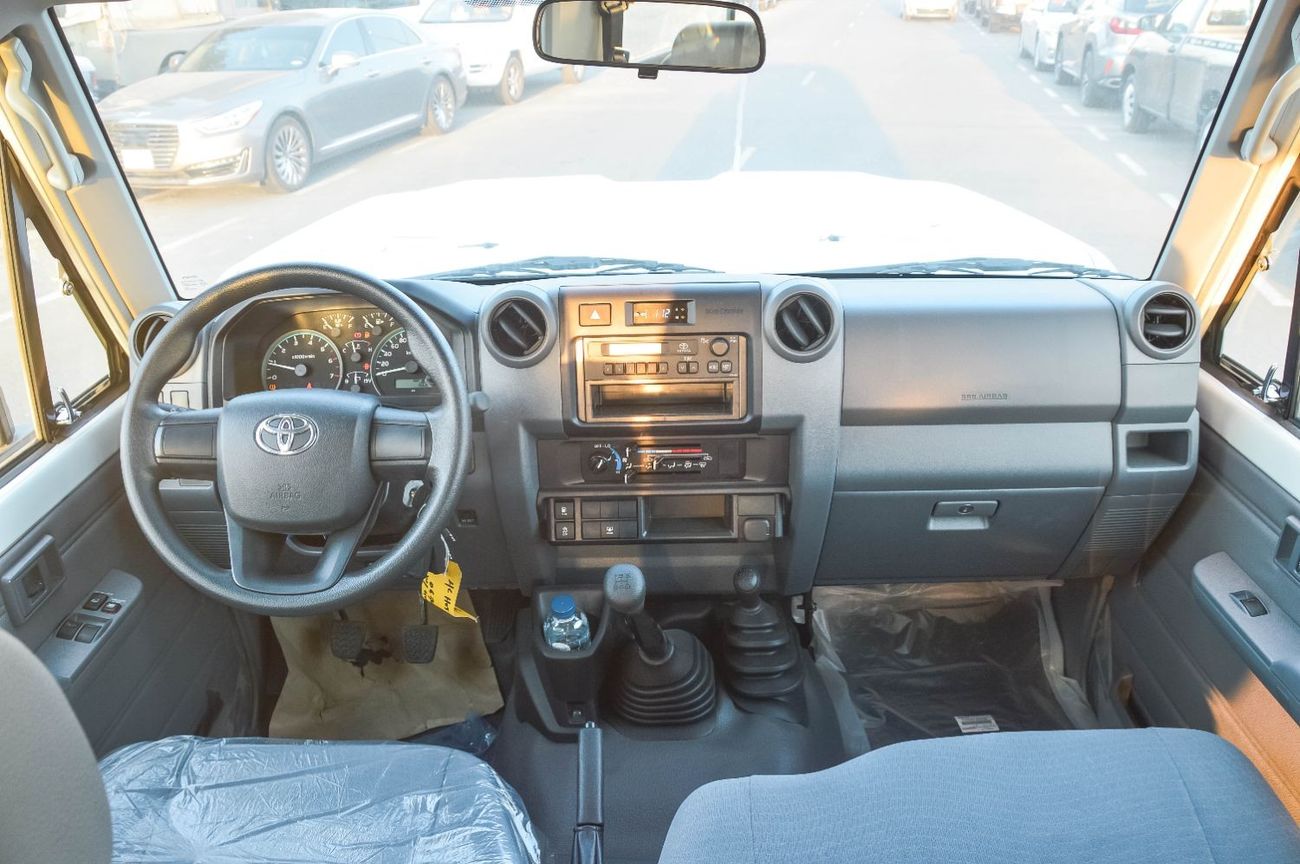 تويوتا لاند كروزر 70 TOYOTA LAND CRUISER 78 4.0L 4WD MT 3DOOR SUV 2025