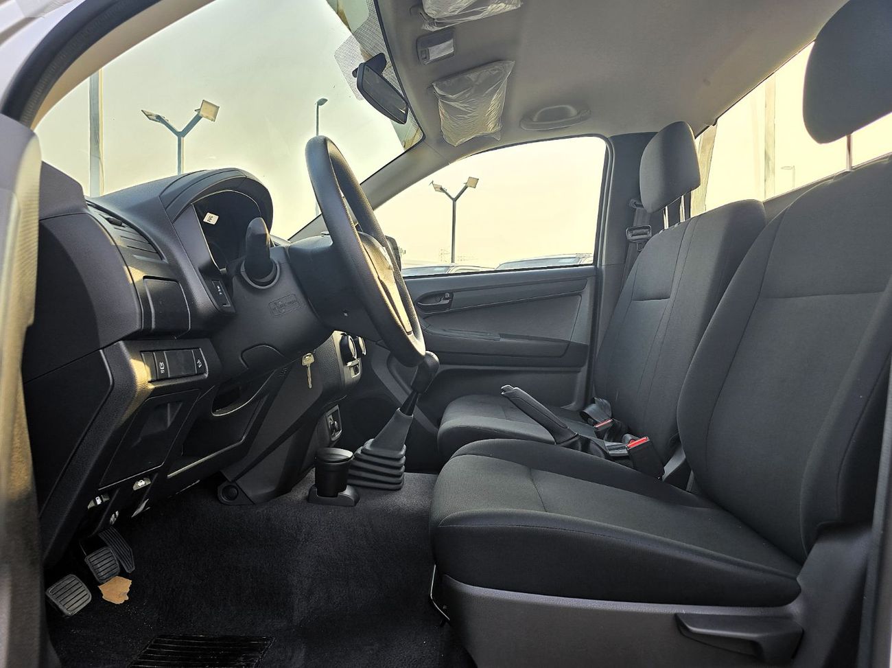 Isuzu D-MAX ISUZU DMAX S.C STD 1.9L DieselL M/T 2Doors White Color 2025 Model