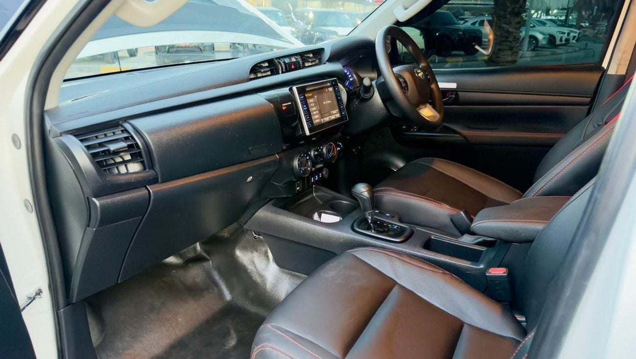 Toyota Hilux (GR BODY KIT INSTALLED | DOUBLE CABIN | POWER SEATS | AT | LEATHER SEATS |