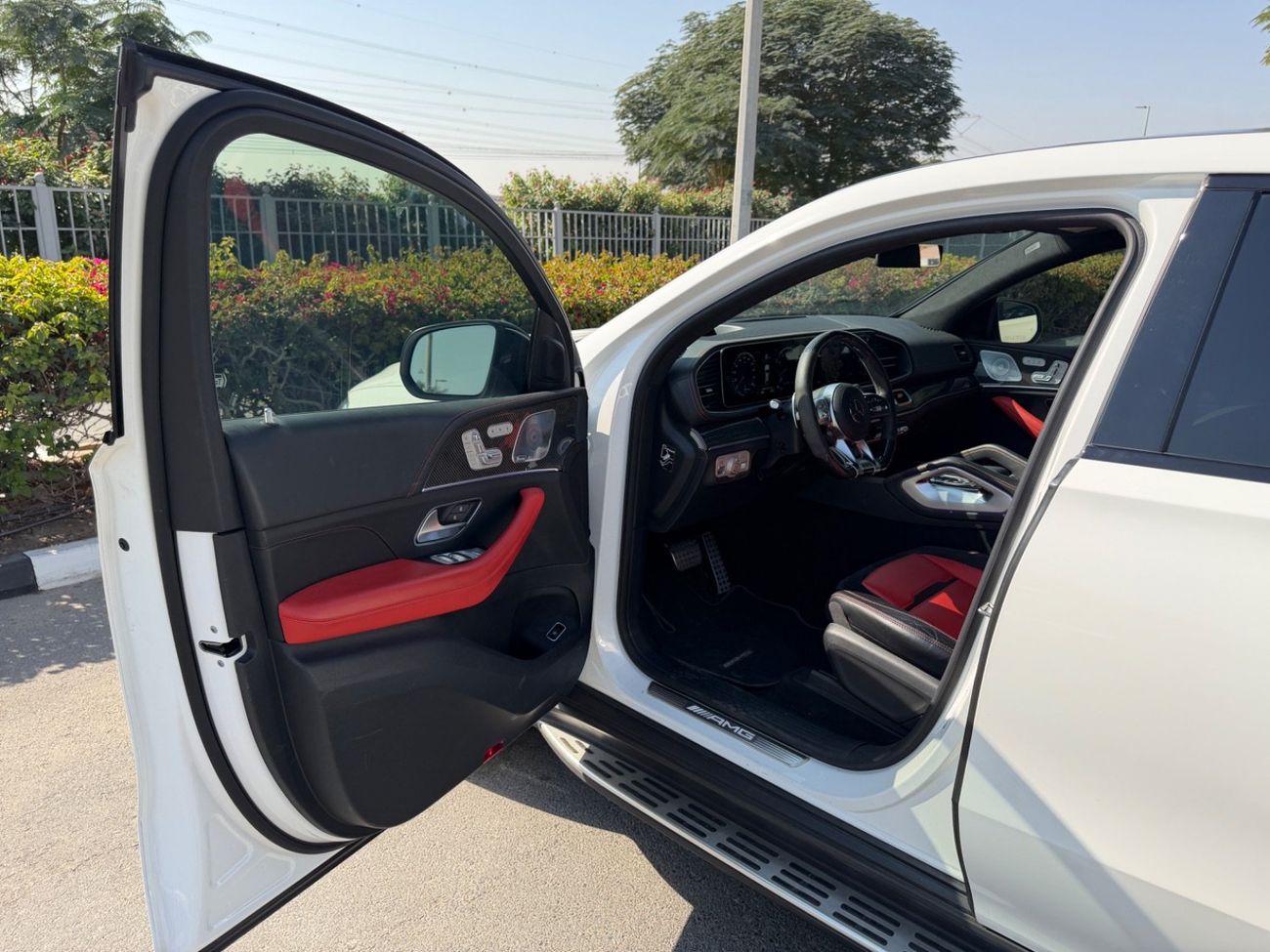 Mercedes-Benz GLE 63 S AMG The car is very clean. Full option trim. Brand new service history of the car is available. Well-mai