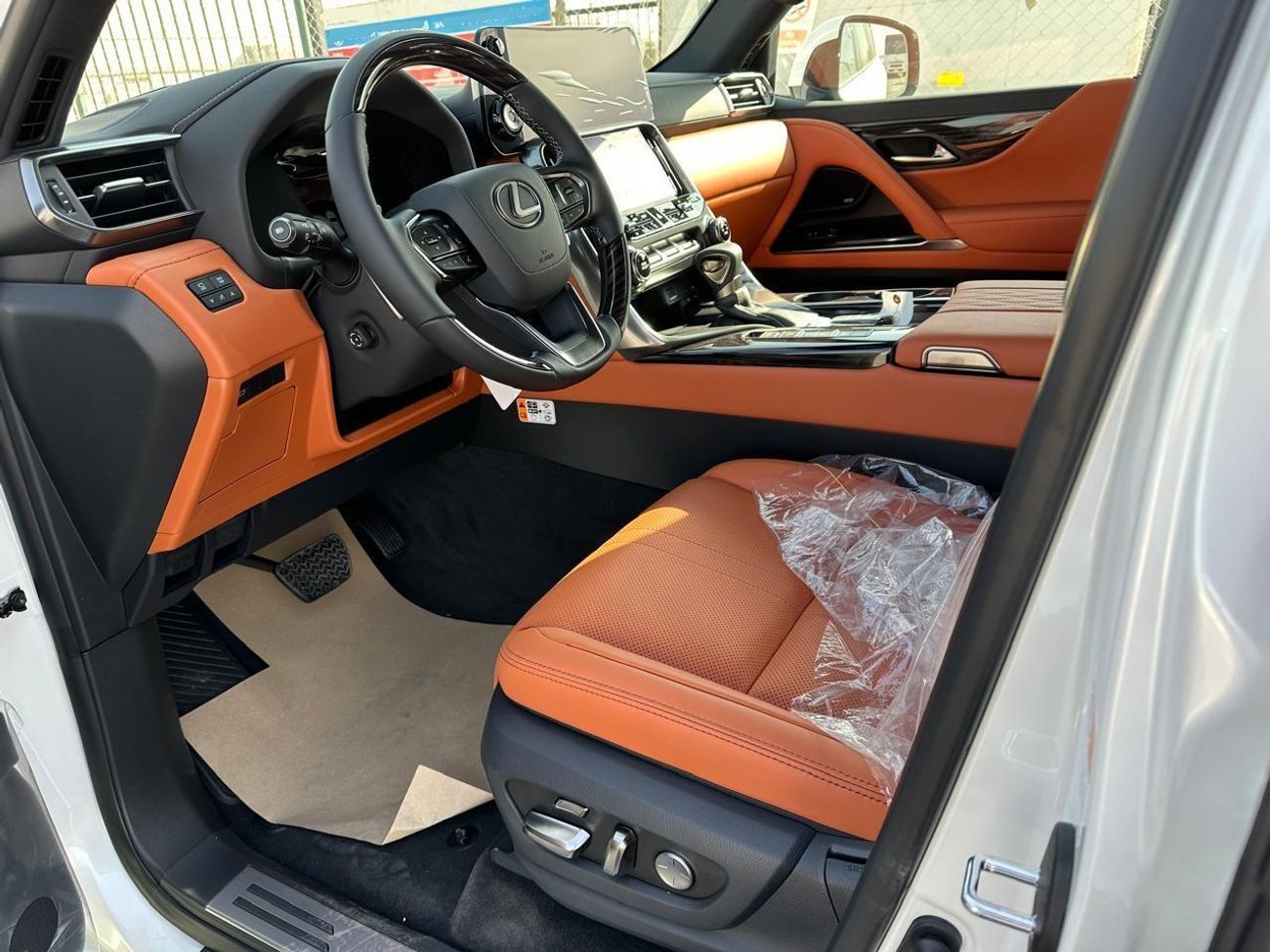 لكزس LX 600 2026 Lexus LX600 VIP (4-Seater) 3.5L V6 Twin-Turbo Petrol A/T 4WD Export Only