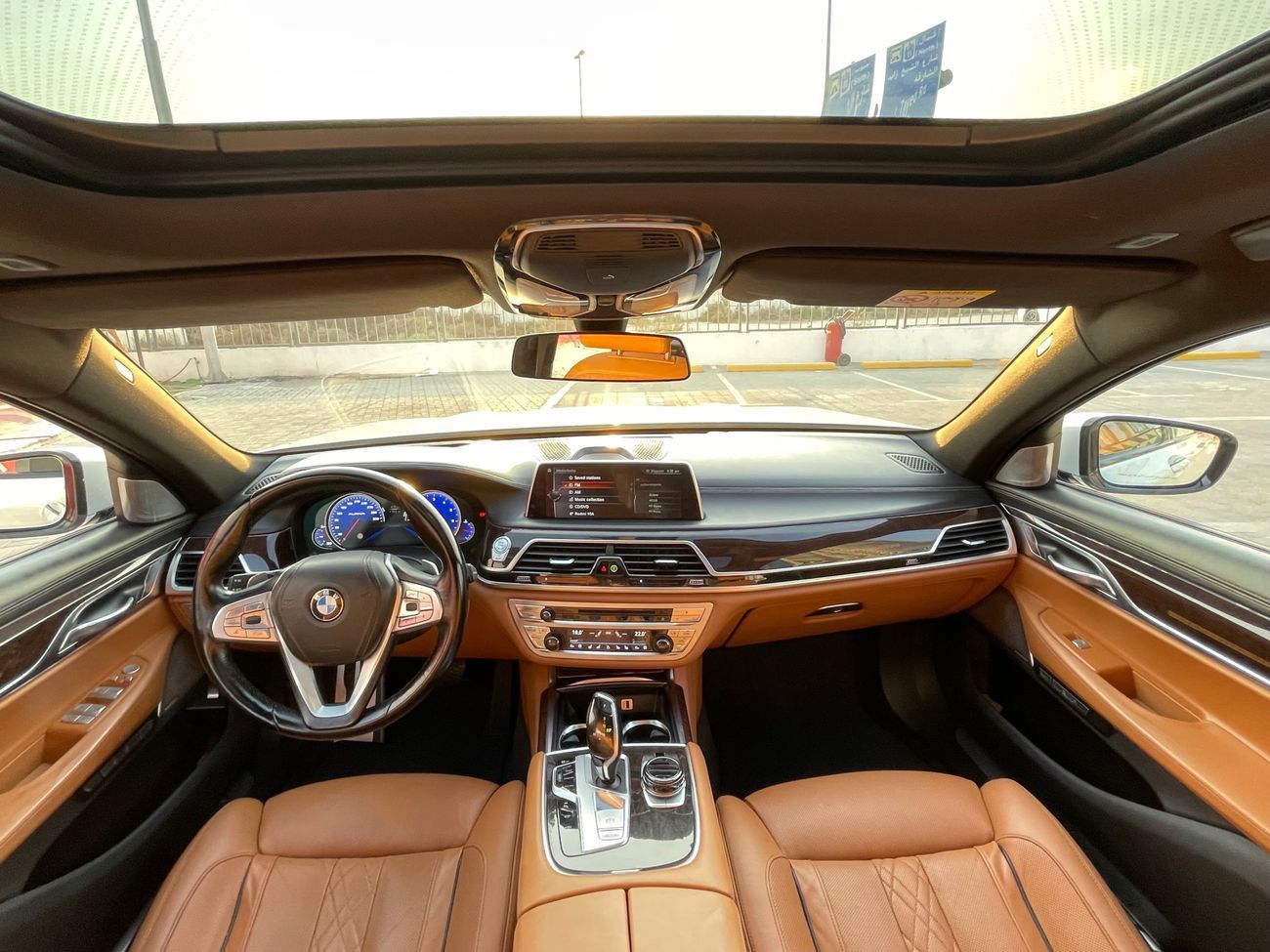 بي أم دبليو 750Li Luxury 4.4L (523 HP)