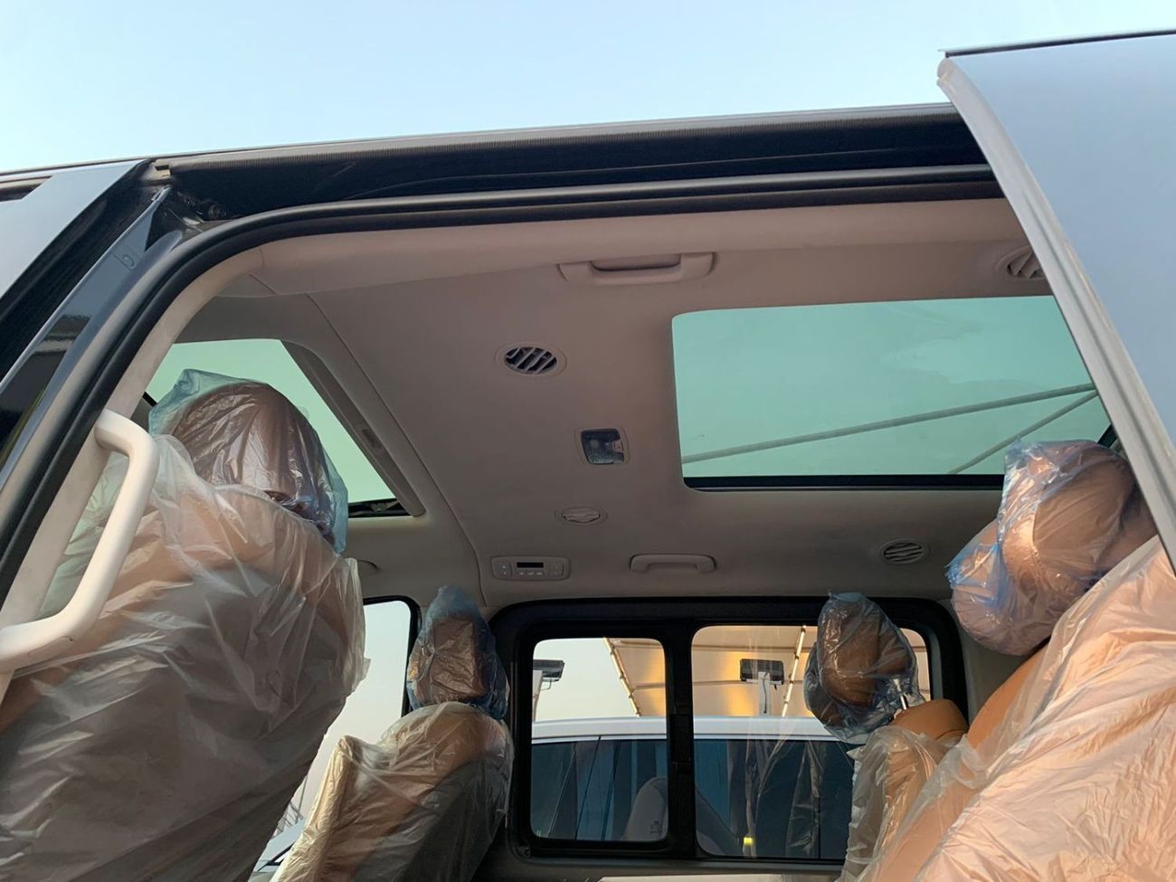 Hyundai Staria 2023 Hyundai Staria Premium C.E.O Edition 2.2L CRDI Automatic AWD