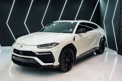 Lamborghini Urus Carbon Interior, Panoramic Roof, Two-Tone Interior, Lamborghini Warranty!!
