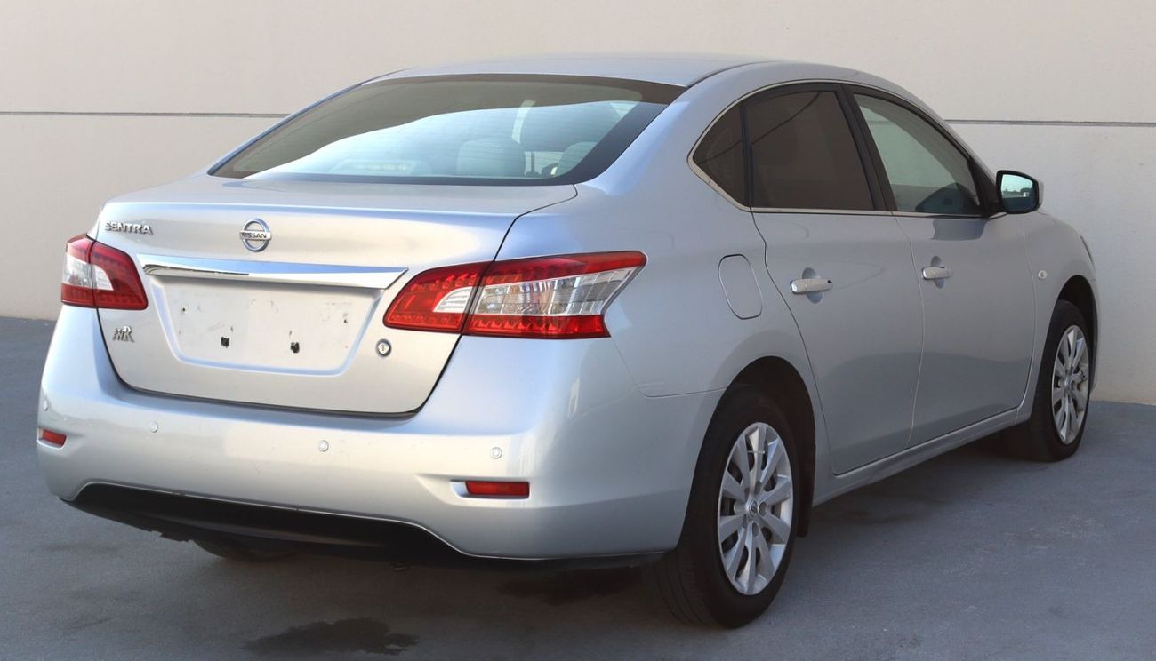 Nissan Sentra ACCIDENTS FREE - GCC - ENGINE 1600 CC - ORIGINAL PAINT - PERFECT CONDITION INSIDE OUT