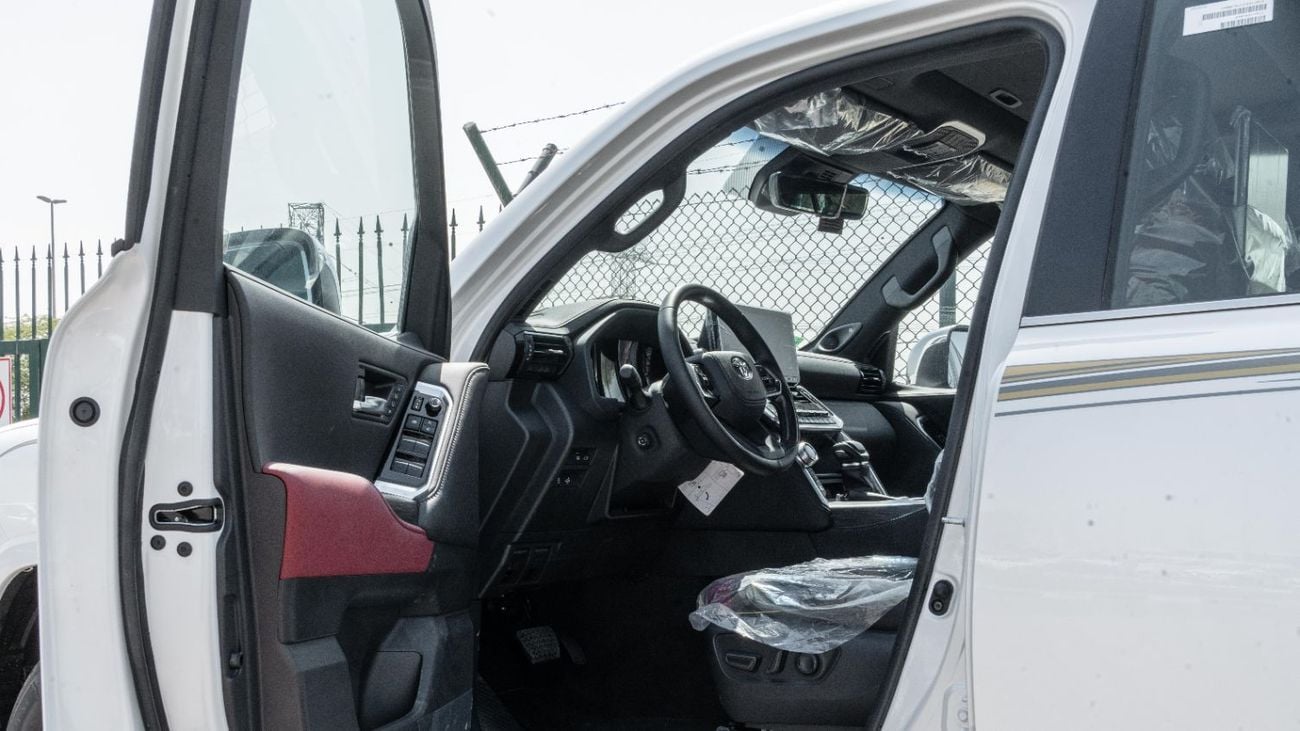 Toyota Land Cruiser 2026 Toyota Land Cruiser VXR 3.5L AT Petrol (White-Red)