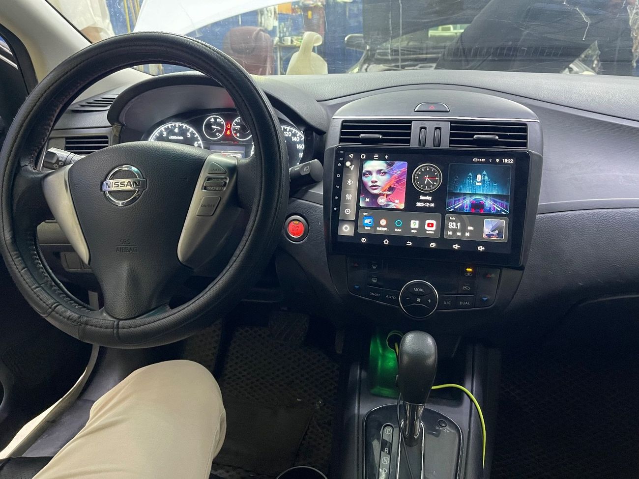 Nissan Tiida Tiida Japan hatchback