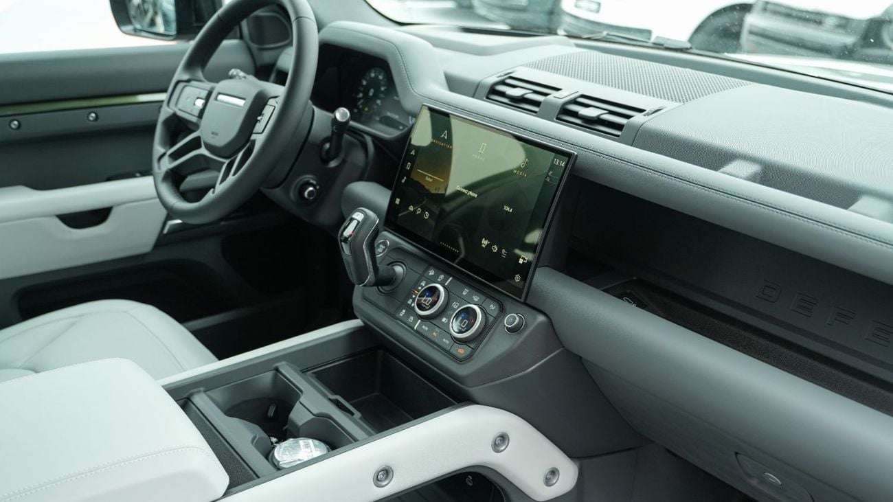 Land Rover Defender P400 X-Dynamic HSE Black 2026MY Export Only