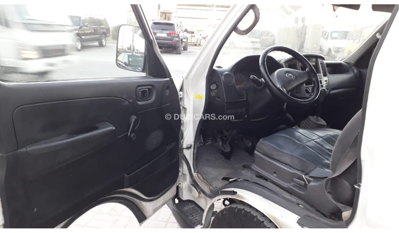 Nissan Urvan 2.5L 4CY PETROL / M/T / VAN (LOT # 2781)