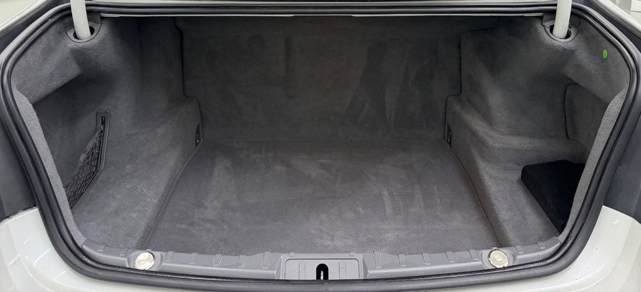 BMW 750Li Luxury 4.4L (443 HP)