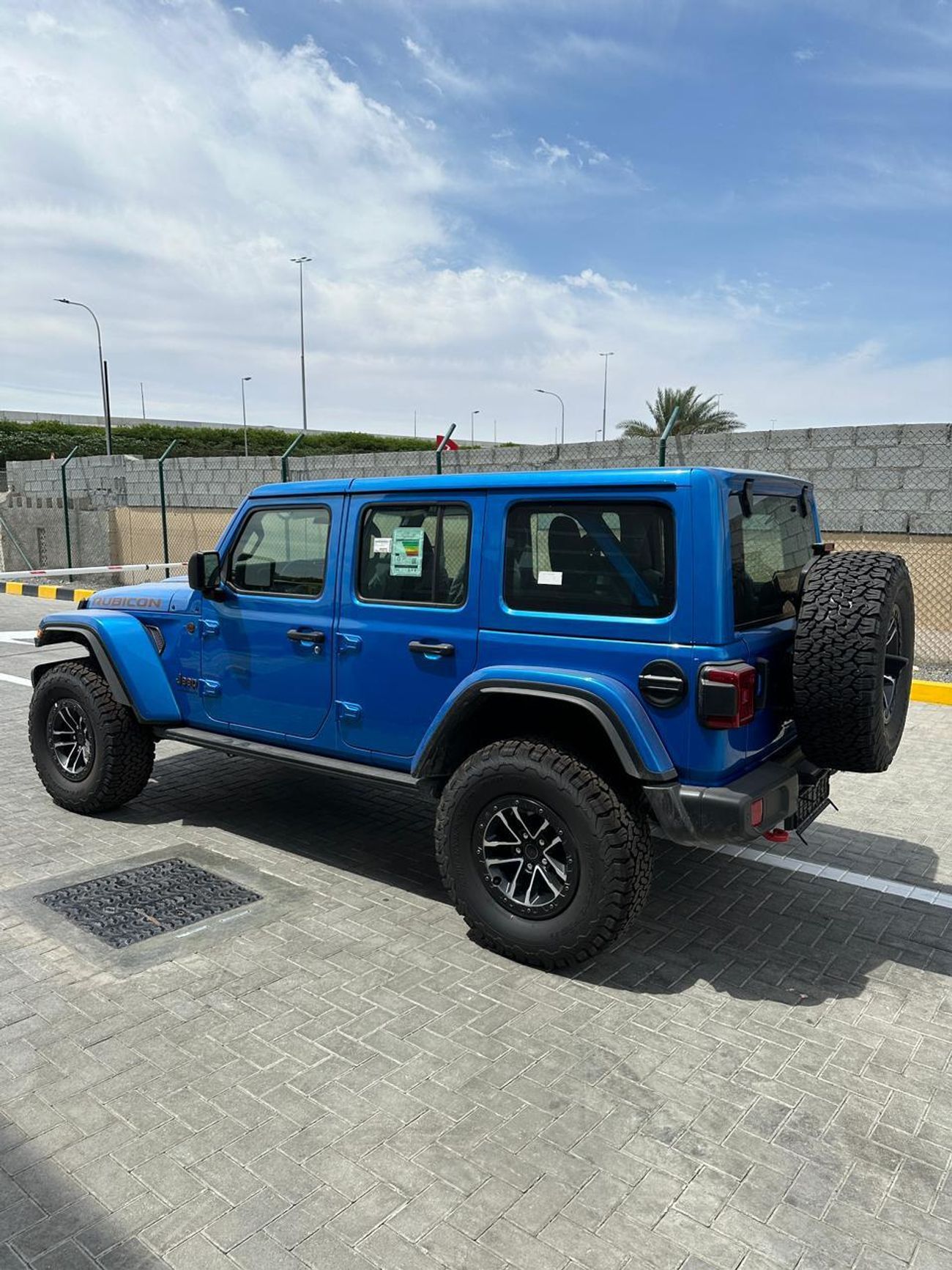 جيب رانجلر RUBICON 2.0L PETROL AUTOMATIC TRANSMISSION ( ONLY FOR RE-EXPORT OUTSIDE GCC COUNTRIES)