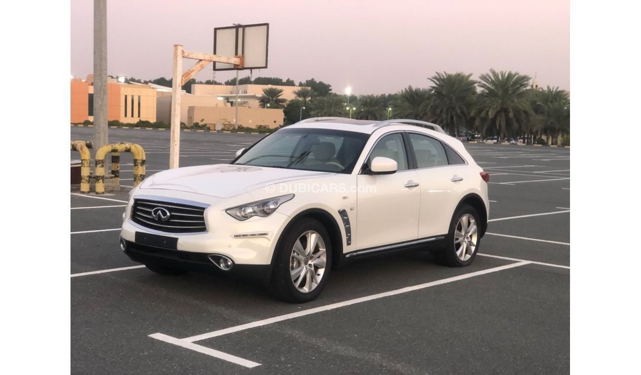 Infiniti QX70 Luxury Plus MODEL 2014 GCC CAR PERFECT CONDITION INSIDE AND OUTSIDE FULL OPTION SUN ROOF LEATHER SEA