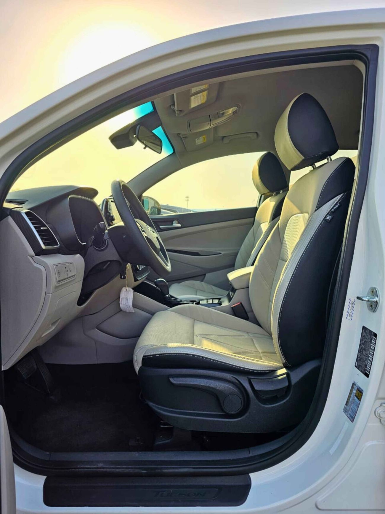 هيونداي توسون SE/ LANE ASSIST/ E BRAKE/ RADAR/ LEATHER/ 2 KEYS/ LOW MIELAGE/ ORG AIRBAG/ 682 MONTHLY/ LOT# 74437