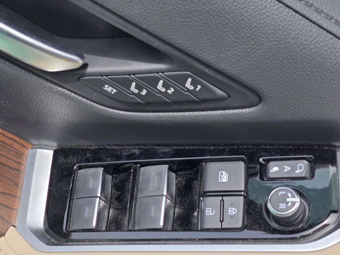 تويوتا لاند كروزر VX 4.0L