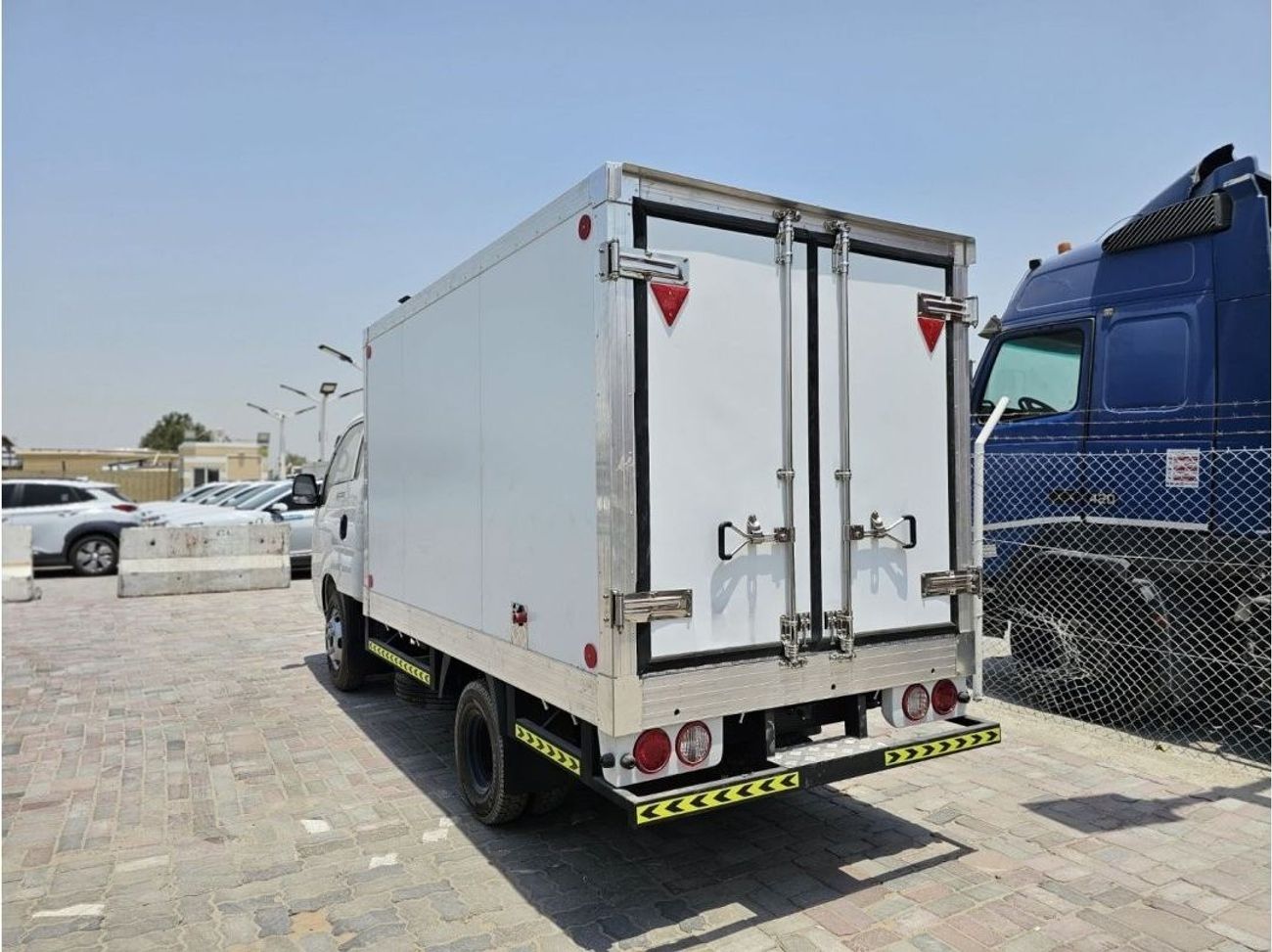 كيا بونغو KIA Bongo K4000 3.0L Turbo Diesel, Pick-up Truck, Dual Compressor -18° to 10° C With Side Door,