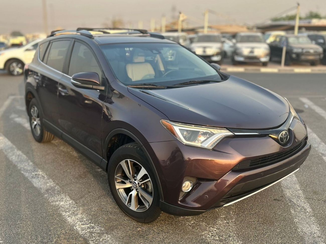 Toyota RAV4 2017 Toyota Rav4 Full Option XLE 2.5L V4 - Front / Back Sensors & Radar - Auto Trunk Push Start -