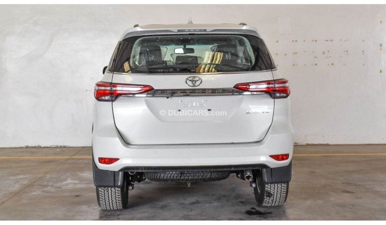 Toyota Fortuner 2023 Toyota Fortuner 4x4 4.0 HI P AT - Pearl White inside Black