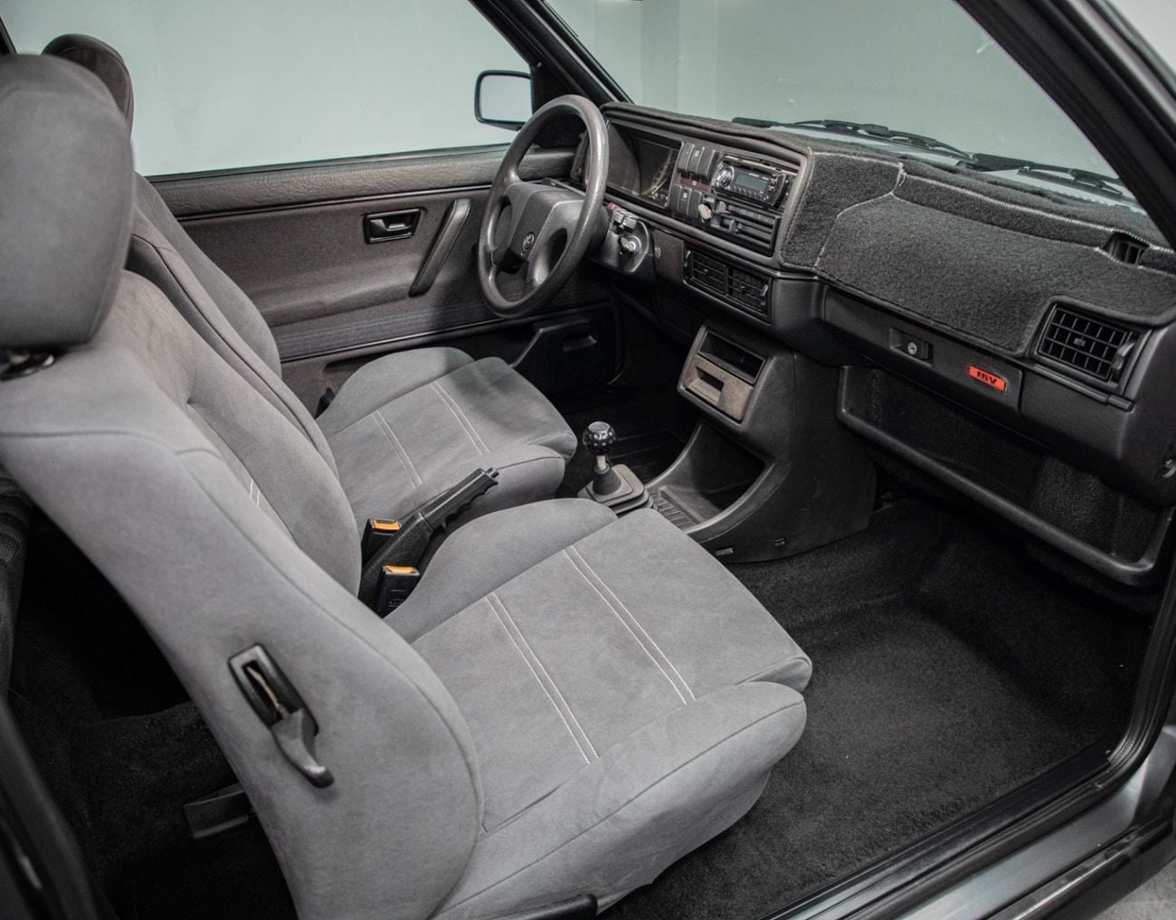 فولكس واجن جولف GTi 16V