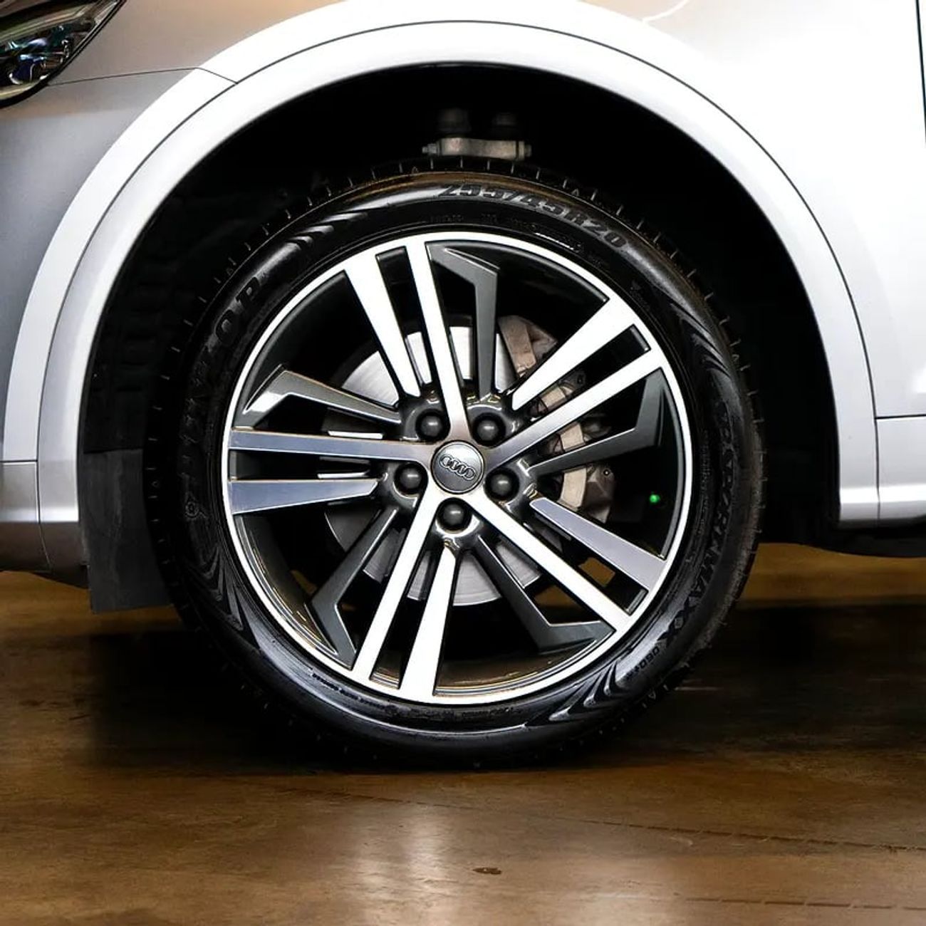 Audi Q5 45 TFSI AED 1,819 p.m • 0% Downpayment • Audi Q5 45TFSI S-Line • 1 Year Warranty