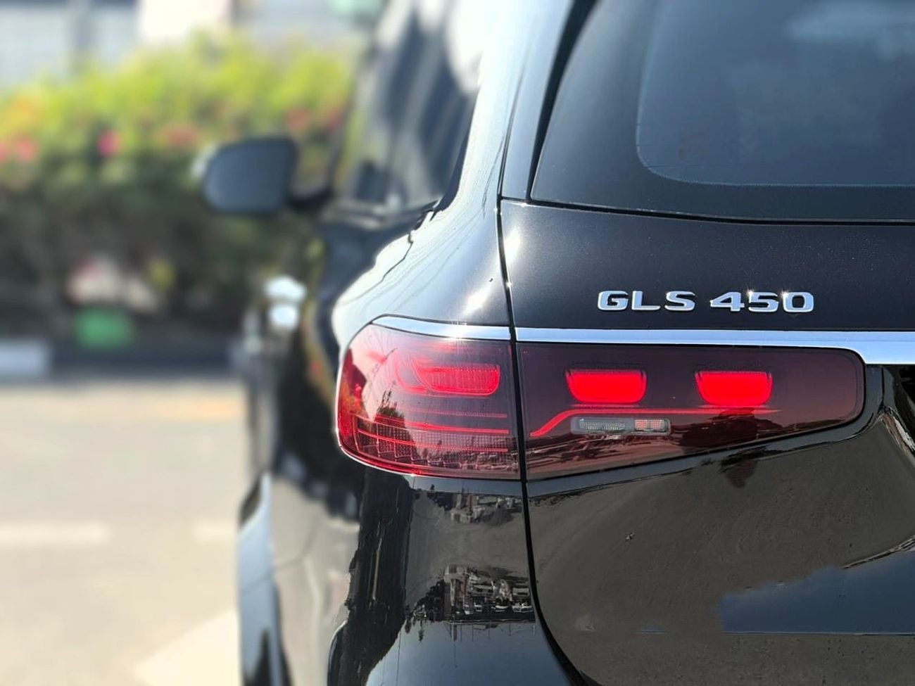Mercedes Benz GLS450 4MATIC l MERCEDES GLS 450 l GCC SPECS l UNDER WARRANTY AND SERVICE CONTRACT l YEAR 2025 l