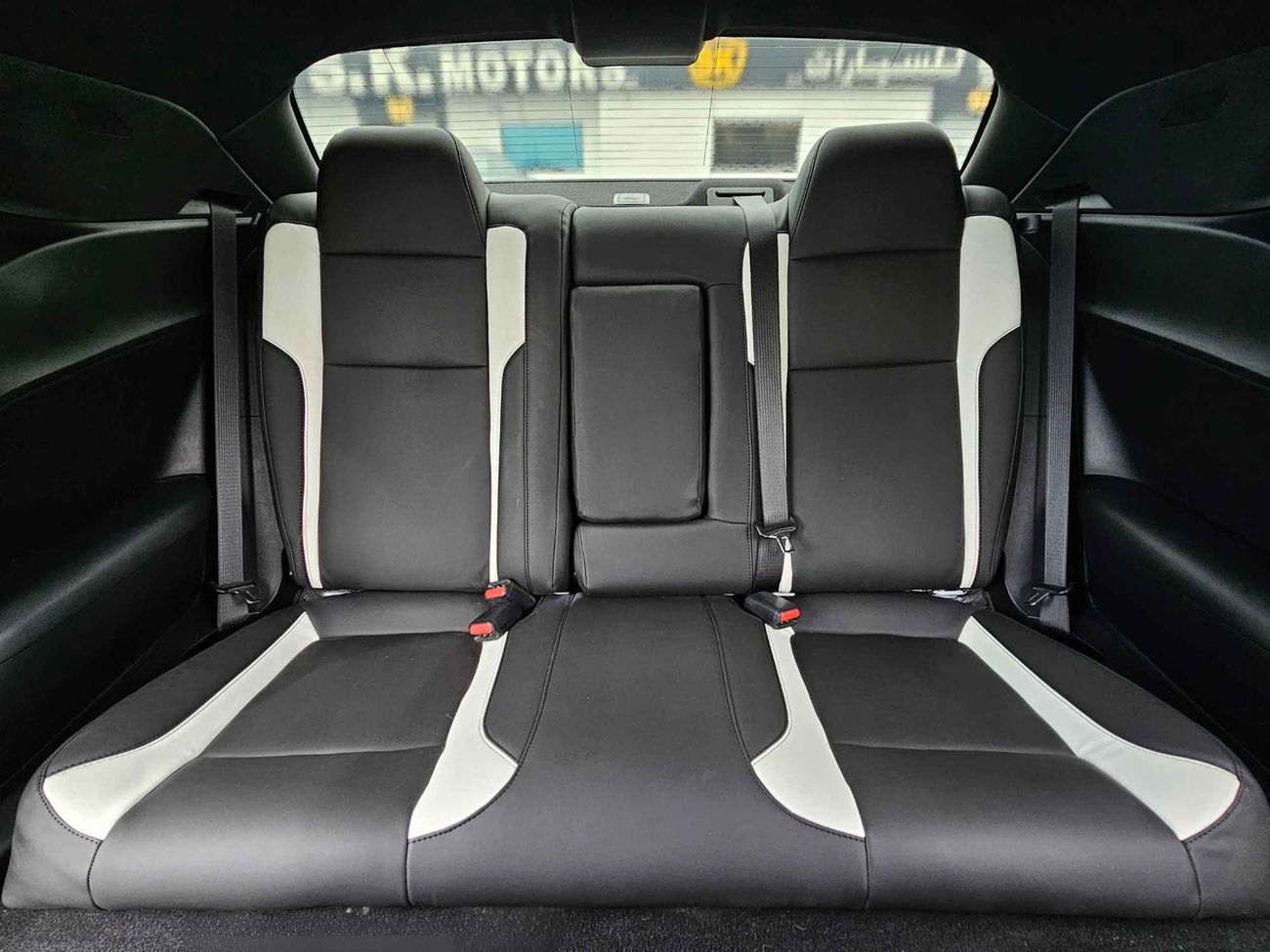 Dodge Challenger SXT V6/ ORG AIRBAG/ WIDE BODY KIT/ CUSTOM EXHAUST/ DVD/ LEATER/ ELECTRIC SEAT/ 806 Monthly/LOT#69514