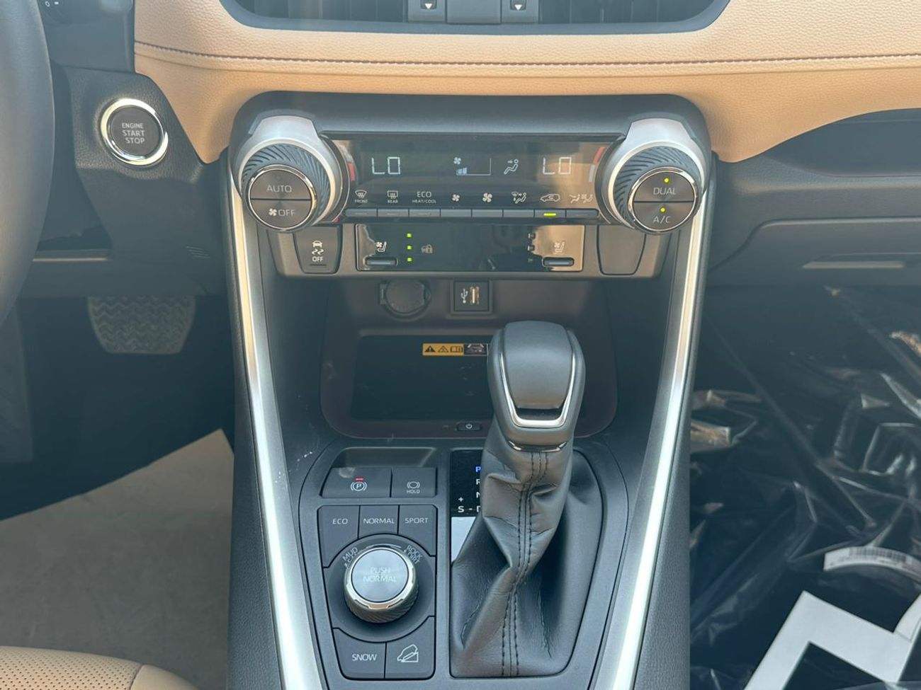 Toyota RAV4 2.5 LIMITED , PETROL , MEMORY SEAT, WIRELESS CHARGER ,PANORAMIC ROOF, FULL OPTION MODEL 2025