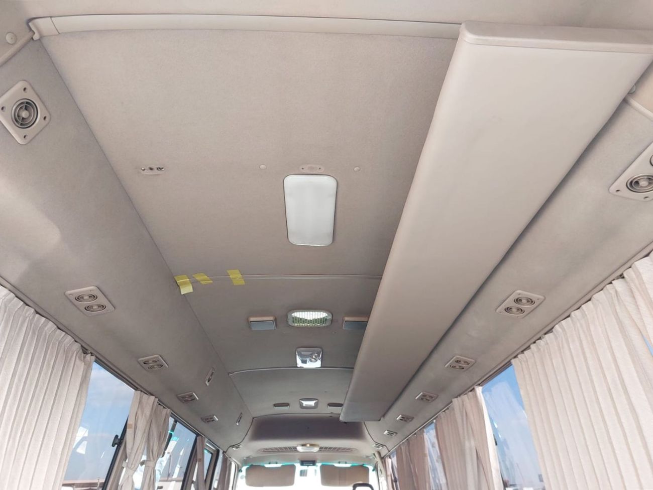 تويوتا كوستر TOYOTA COASTER BUS RHD 1997 MODEL 4.1 L DIESEL AUTOMATIC(PM04807)