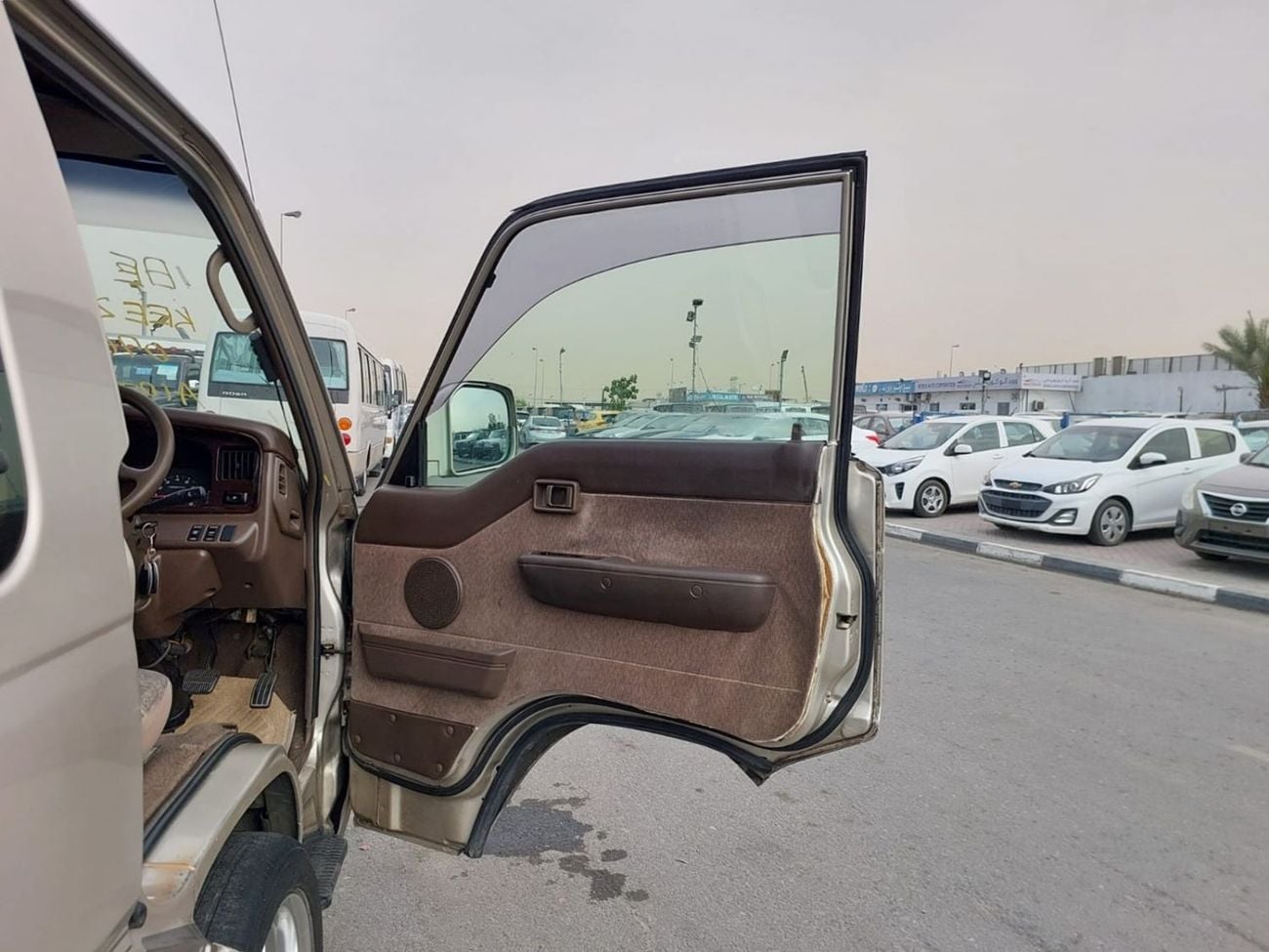 Nissan Caravan (RAMADAN OFFER) NISSAN CARAVAN VAN RHD 1997 MODEL 3.0 L DIESEL AUTOMATIC(PM76083)