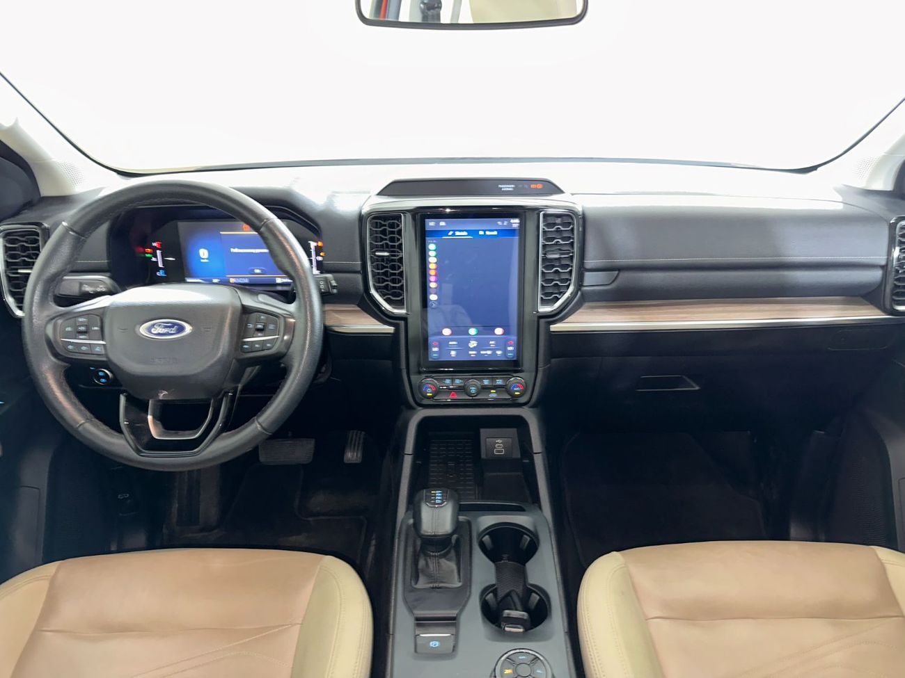 Ford Everest XLT EVR424 /AL TAYER MOTORS AL QOUZ SHOWROOM