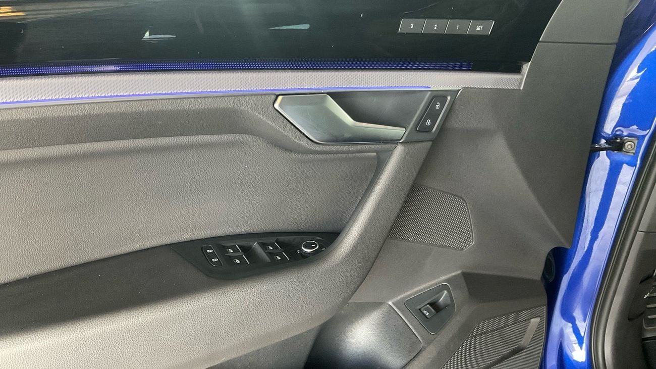 Volkswagen Touareg R-Line 3.0L 4WD R-Line | Guaranteed Warranty | 0 Down Payment