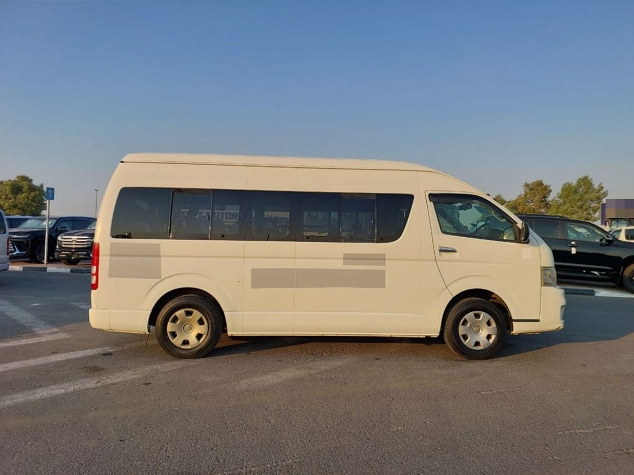 Toyota Hiace TOYOTA HIACE VAN RHD 2011 MODEL 2.7 L PETROL AUTOMATIC(PM08895)