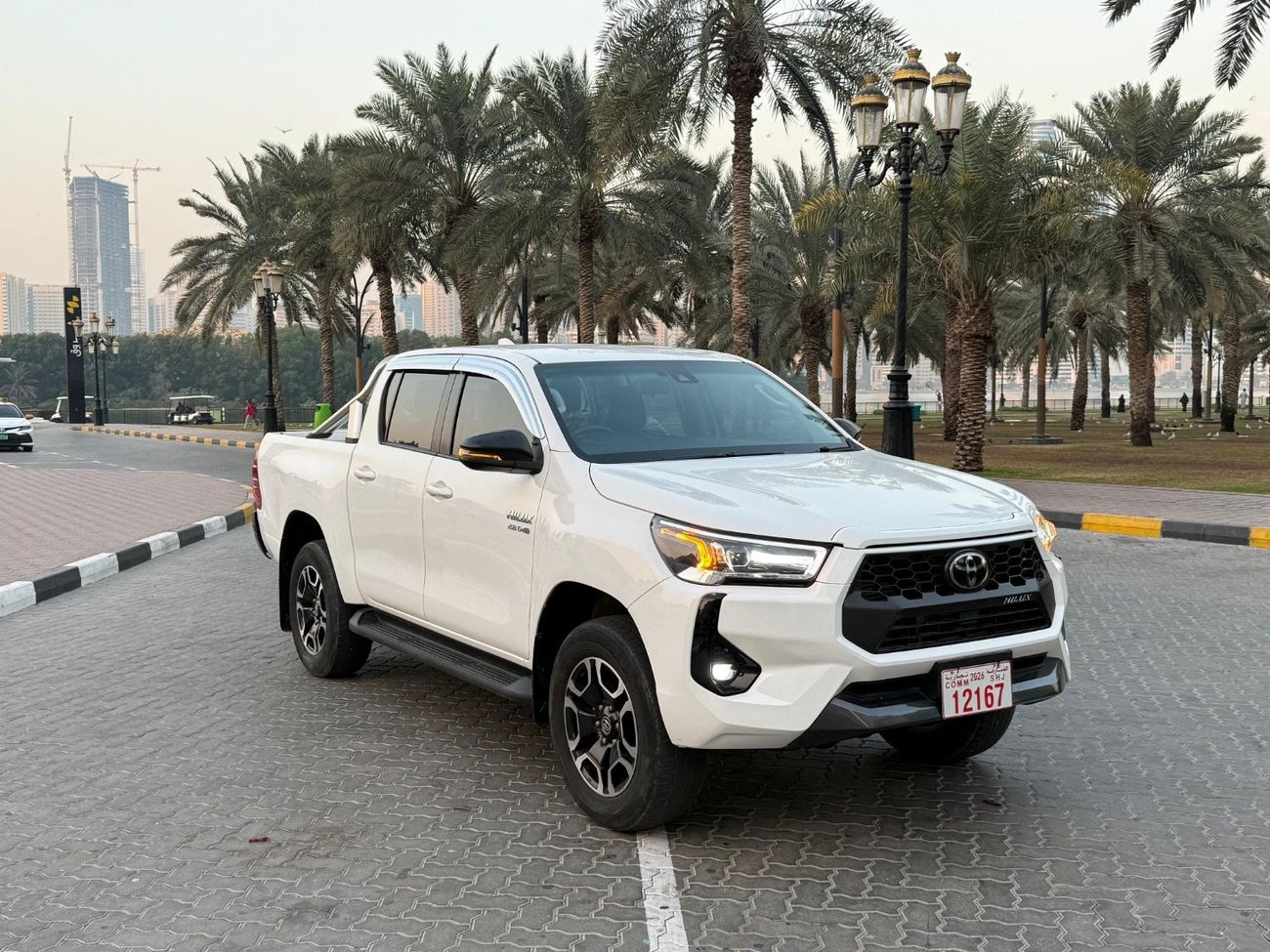 تويوتا هيلوكس SR Right hand drive