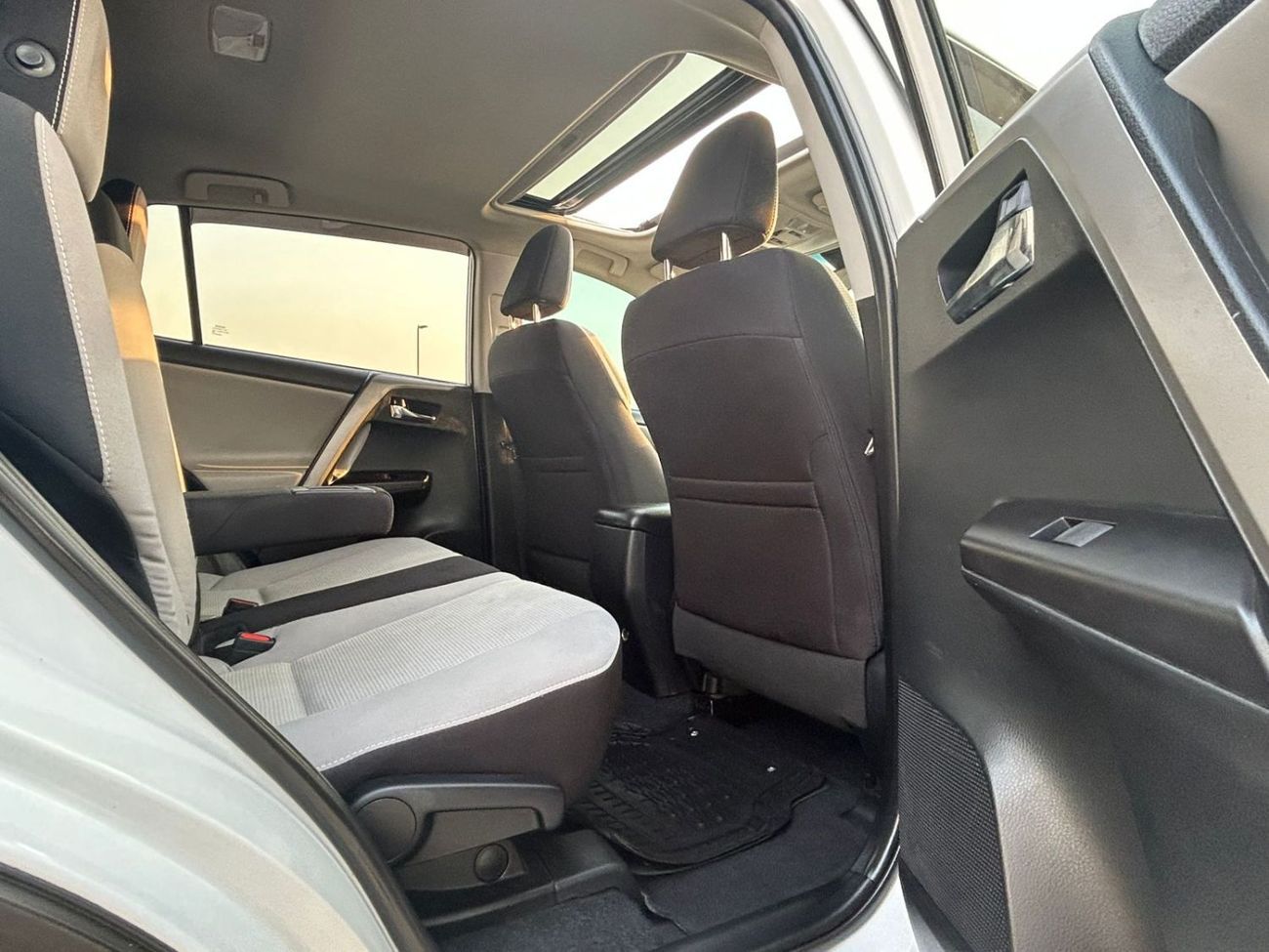 تويوتا راف ٤ 2018 Toyota Rav4 Full Option 2.5L V4 - BSM Radar - AWD 4x4 - Alloy Rim