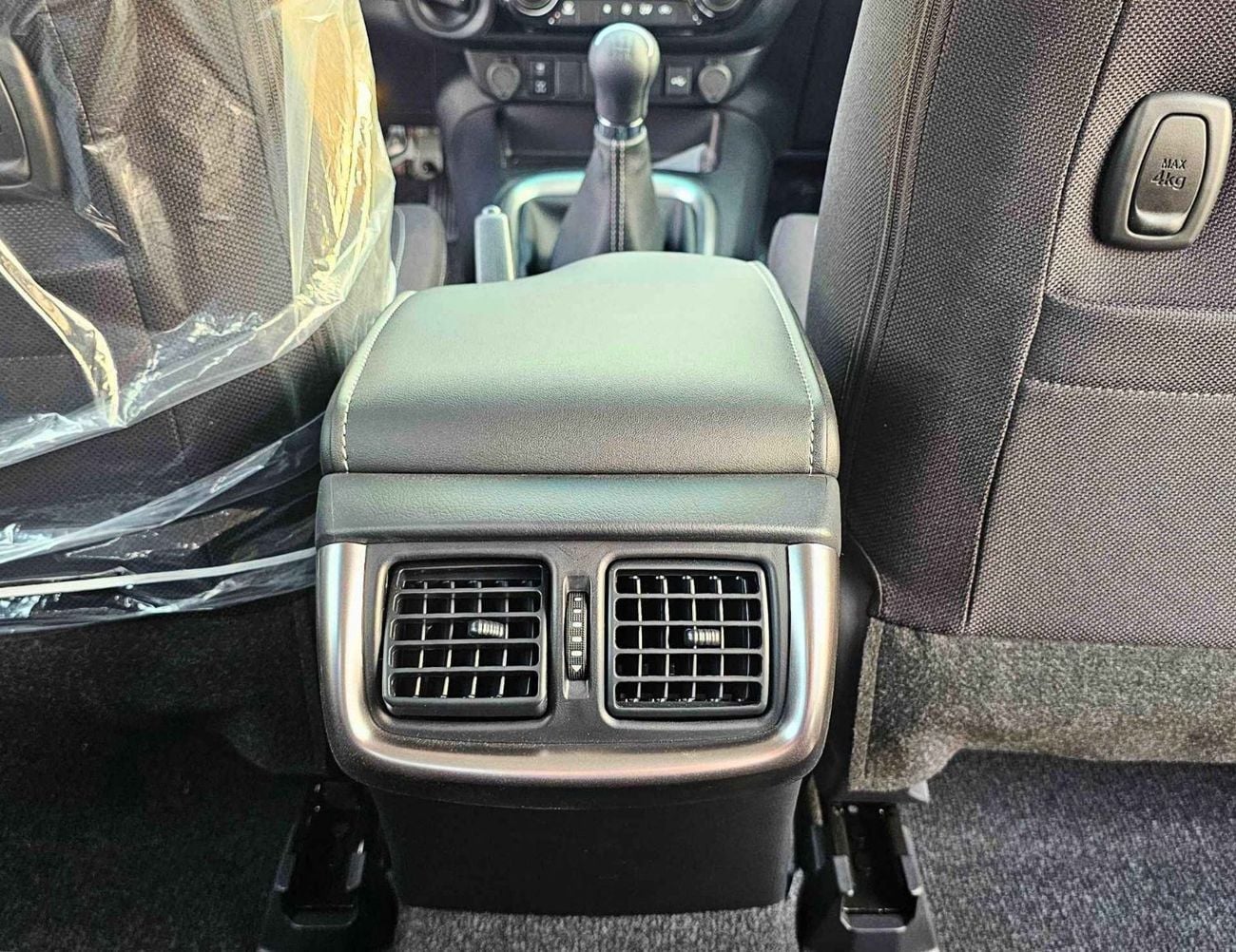 Toyota Hilux SR5 WIDE BODY/DOUBLE CABIN/FULL OPTION WITH DIFFLOCK CHROME HANDLE AND BUMPER/2.7L PETROL M/T 4WD/CO