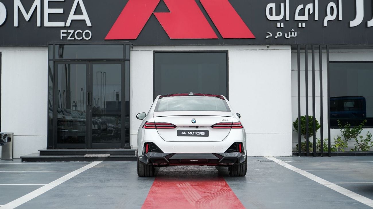 بي أم دبليو 530i 2.0L White 2026MY Export Only