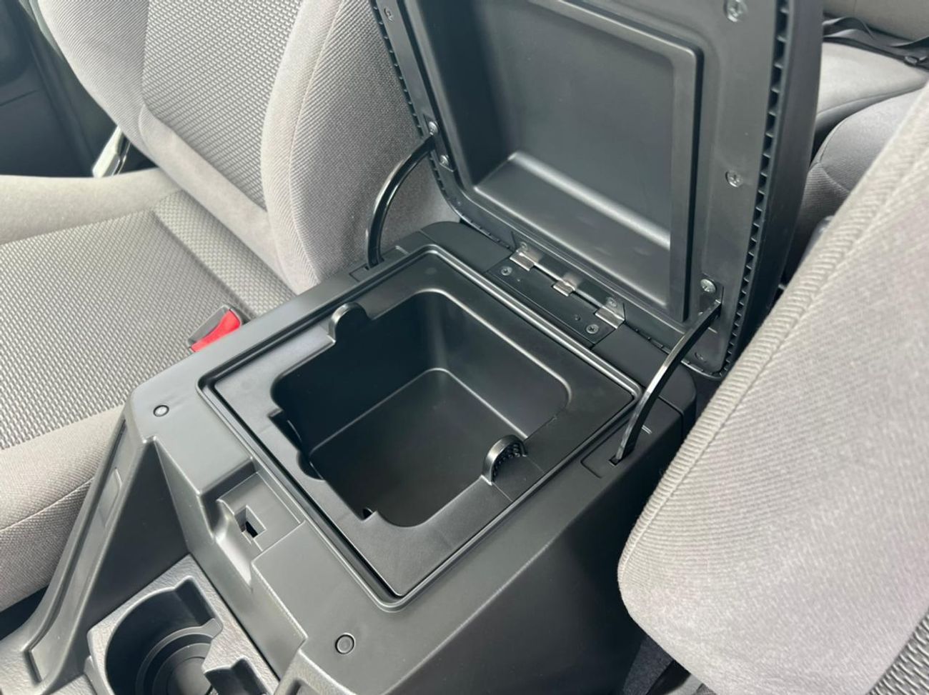 نيسان باترول سفاري GL 4.8L A/T (7 Seater)