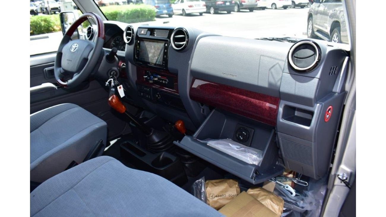 Toyota Land Cruiser Pick Up 79 Double Cab V8 4.5L Diesel Manual Transmission