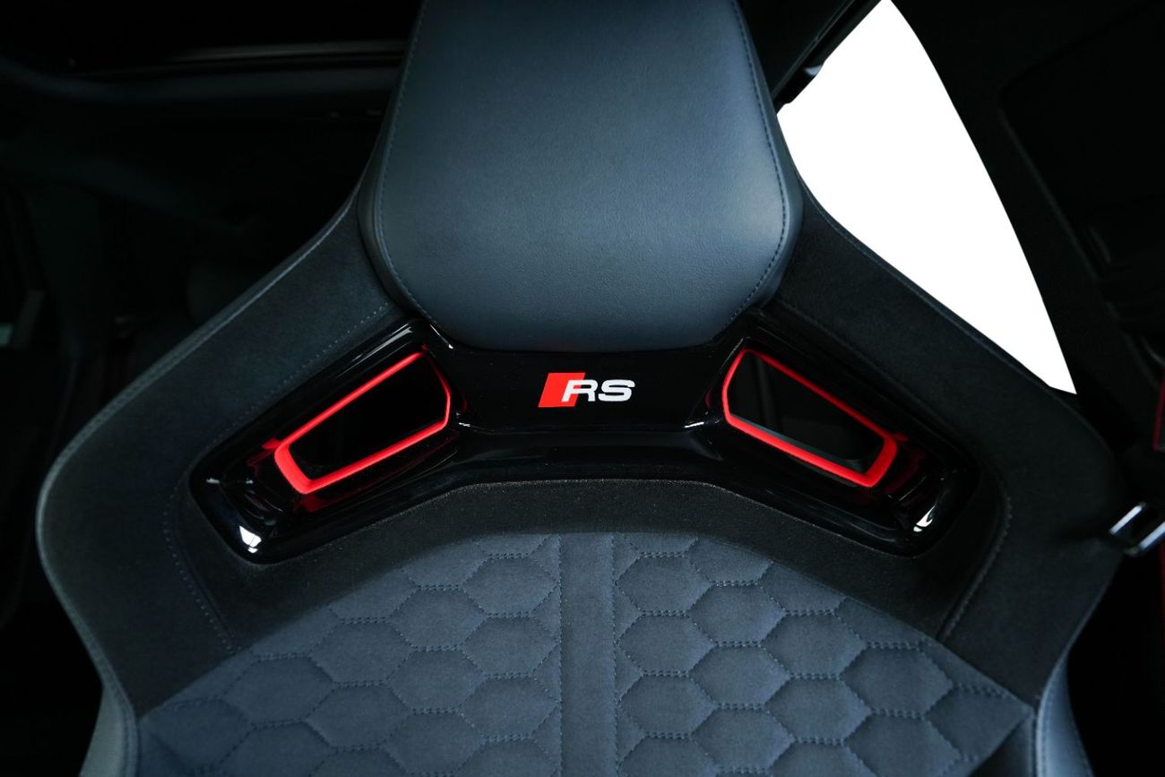 Audi RS4 Station B9 Competition | Very High Option | Audi Warranty & Service | Full Carbon Package